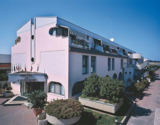 Barlettaに滞在中のホスピタリティとトップサービスをお探しですか? Best Western Hotel Dei Cavalieriを選ぶ